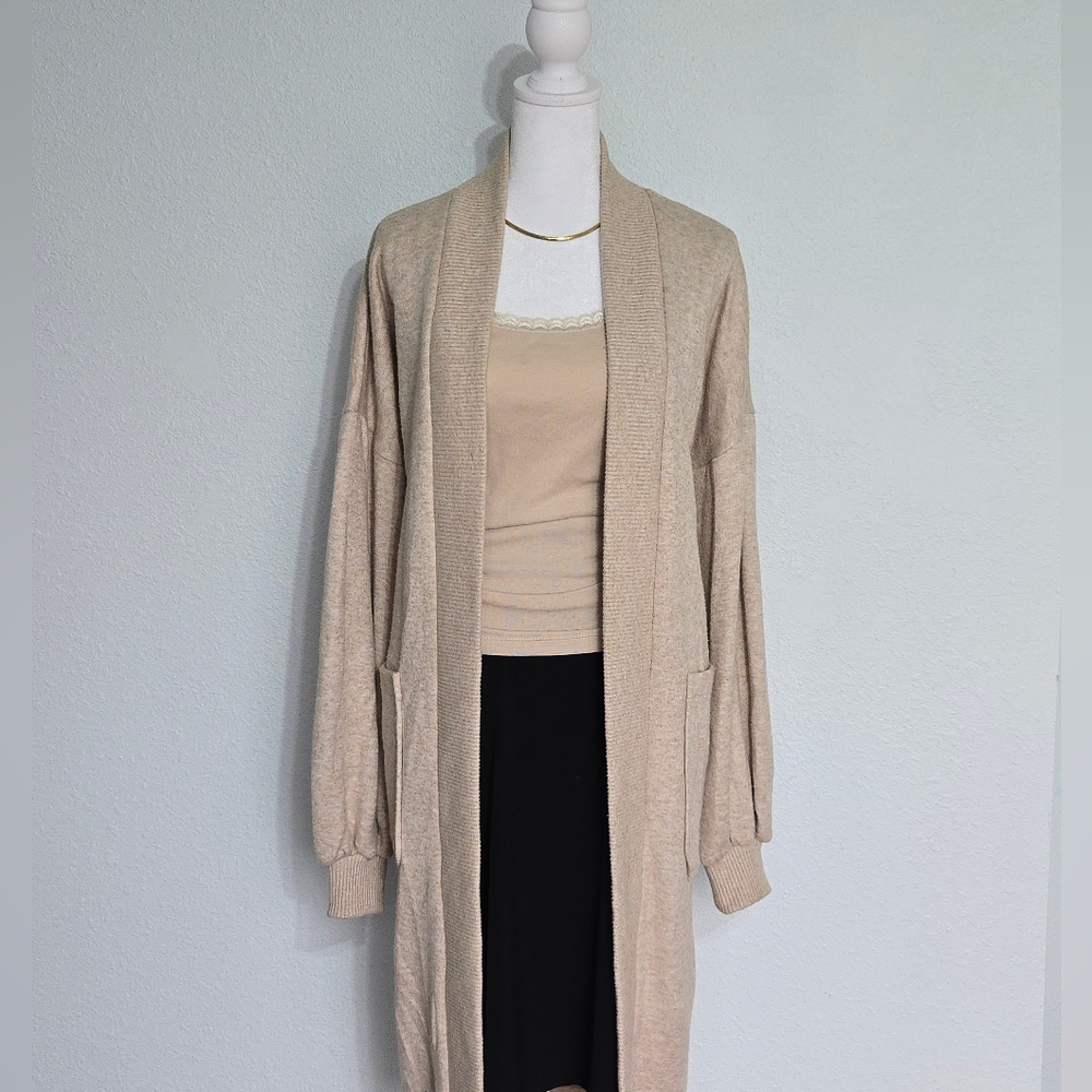 Steve Madden Clean Girl Cozy Vibes. Women's Meduim Beige Long Cardigan